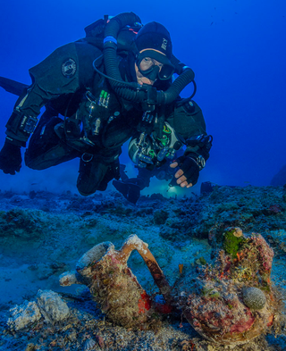 Illustration for article titled Dozens of Cool Artifacts Recovered From the Antikythera Shipwreck